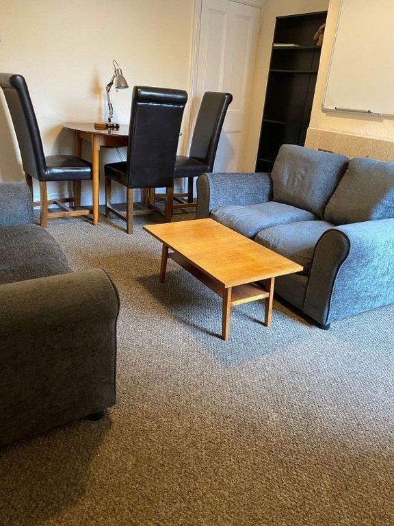 Property photo 2 of 9 41 Bedford St Lounge New Resized.Jpg