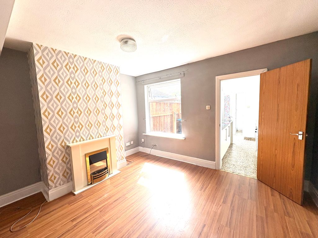 Property photo 1 of 18 Bedroom 1