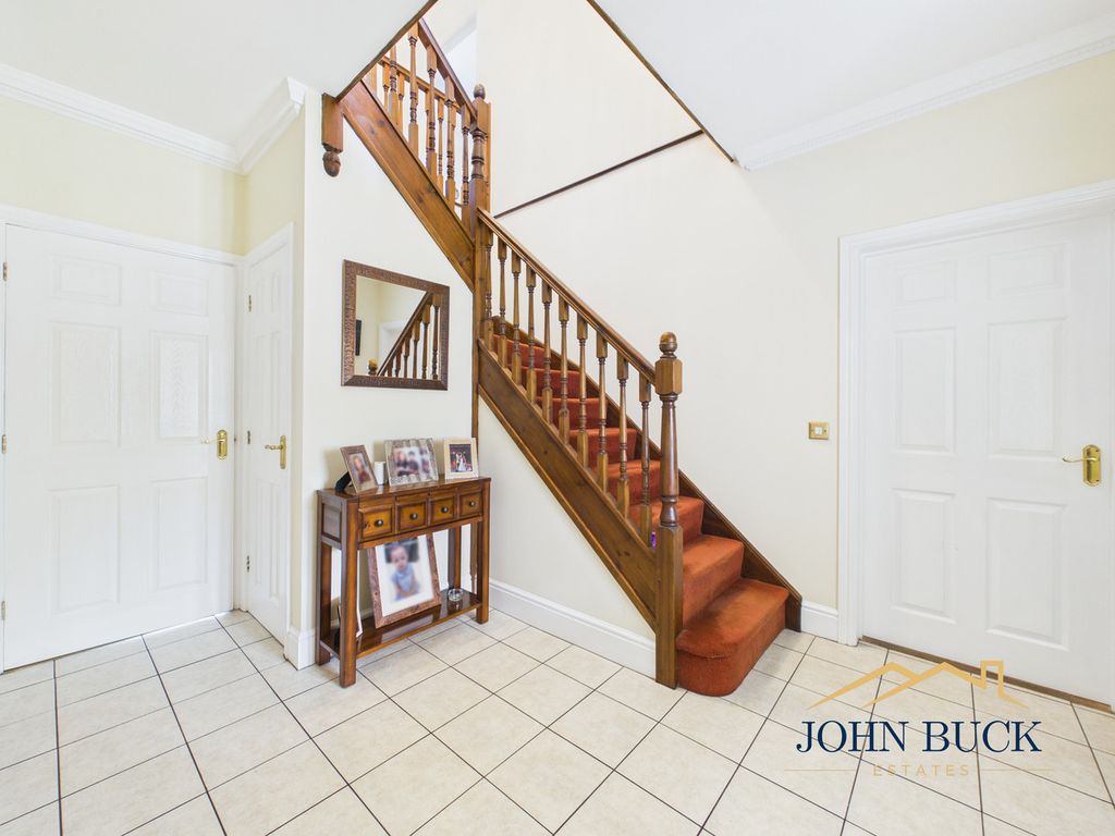 Property photo 2 of 32