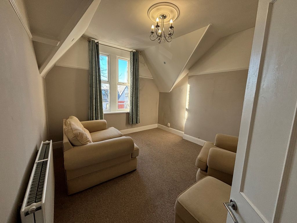 Property photo 2 of 11 530