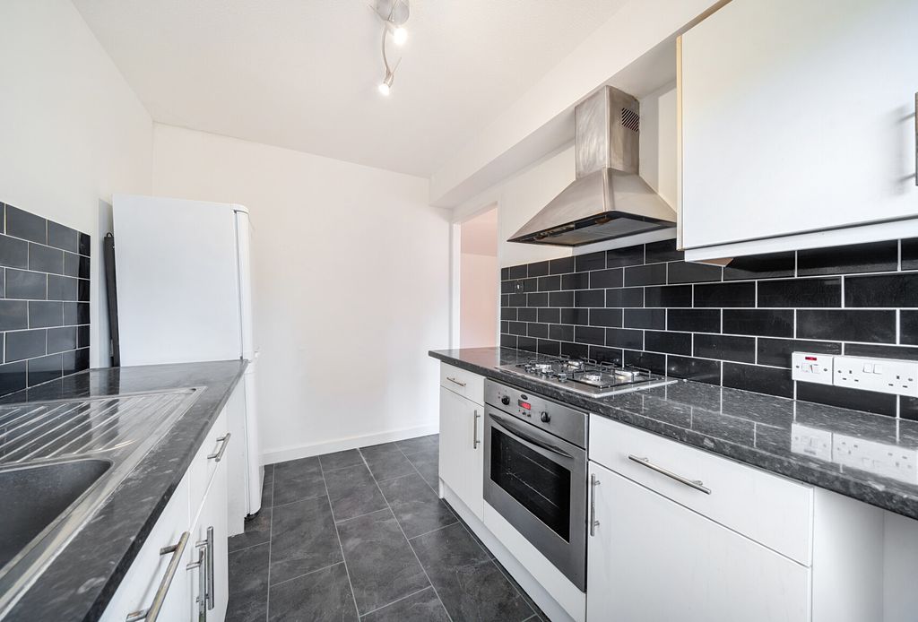 Property photo 3 of 9 1498967-12-6A718d...