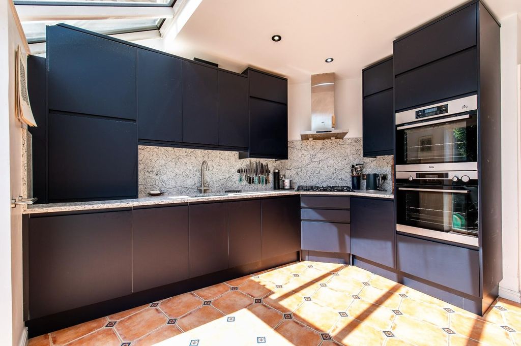 Property photo 2 of 21 Kitchen/Diner