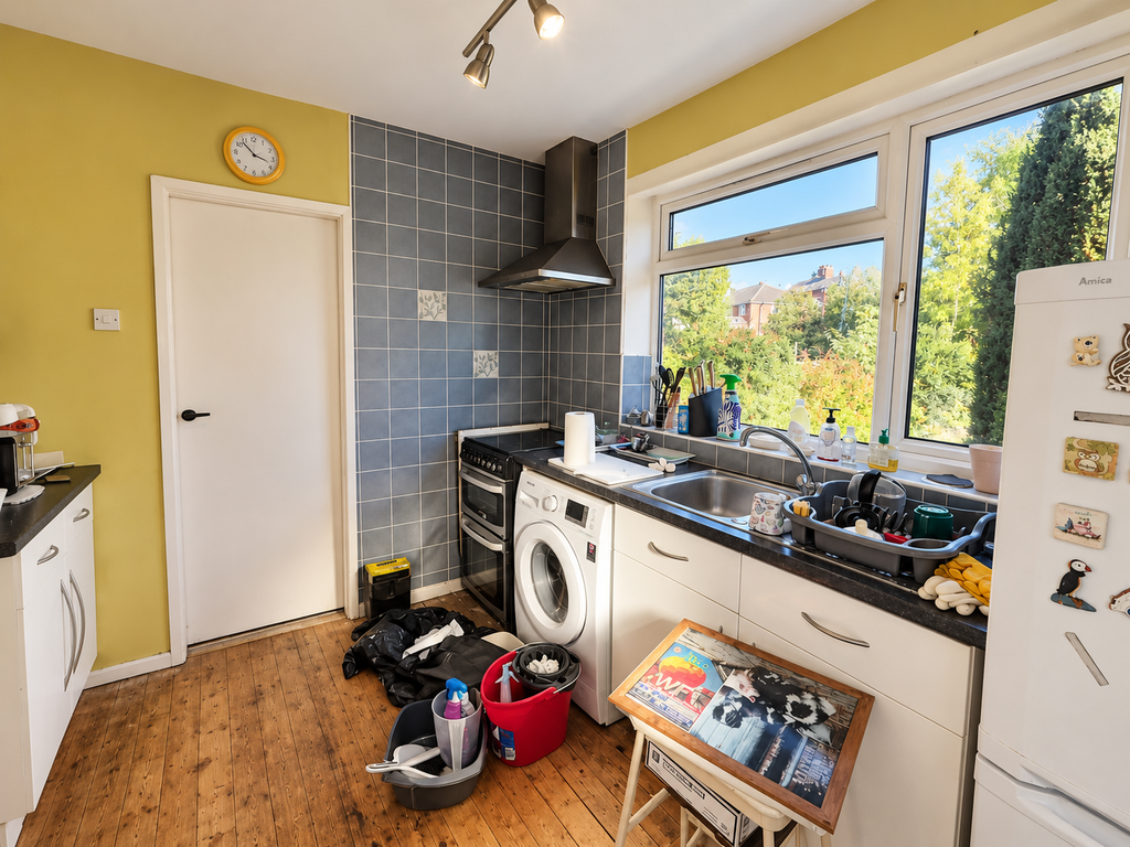 Property photo 3 of 18 Kitchen
