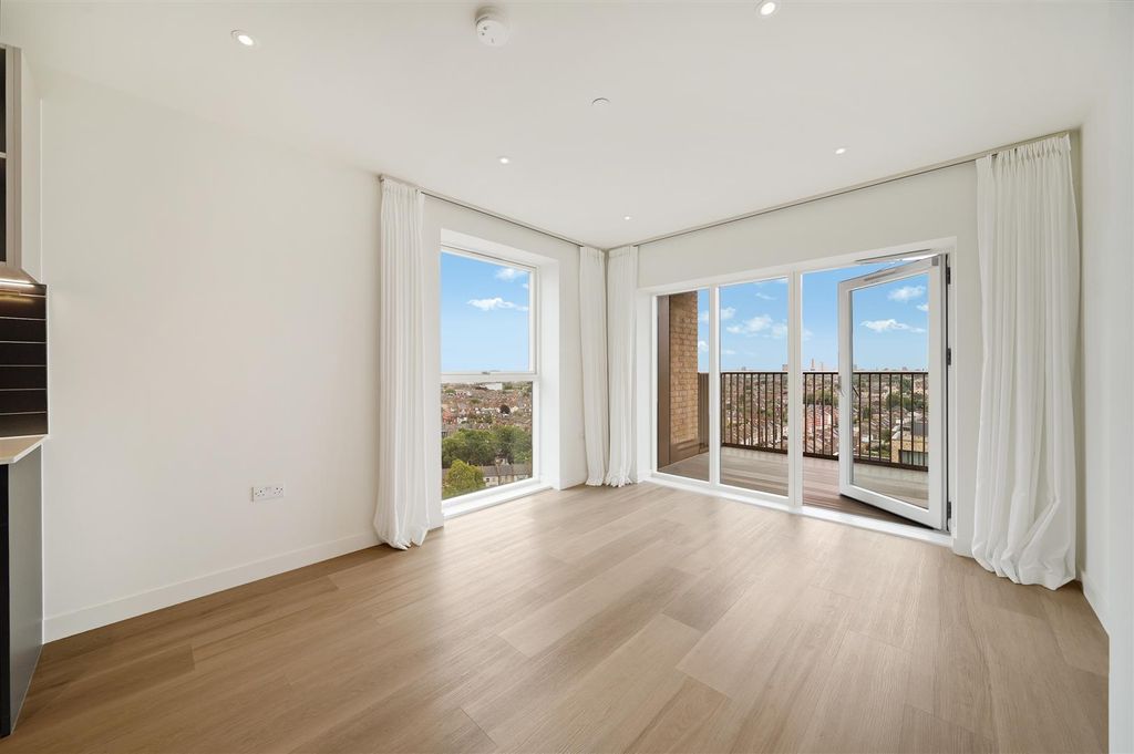 Property photo 1 of 16 Flat 89, Winchat House - Wf6Cauzqjj1Plqt8Yqij.Jpg