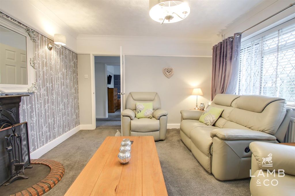 Property photo 2 of 14 Lounge