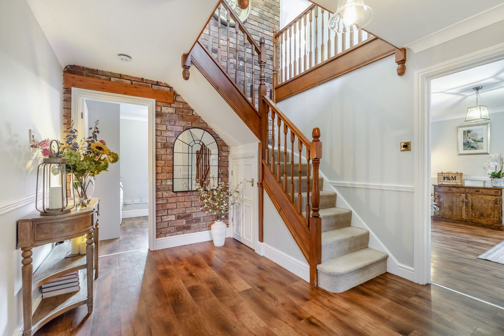 Property photo 2 of 29