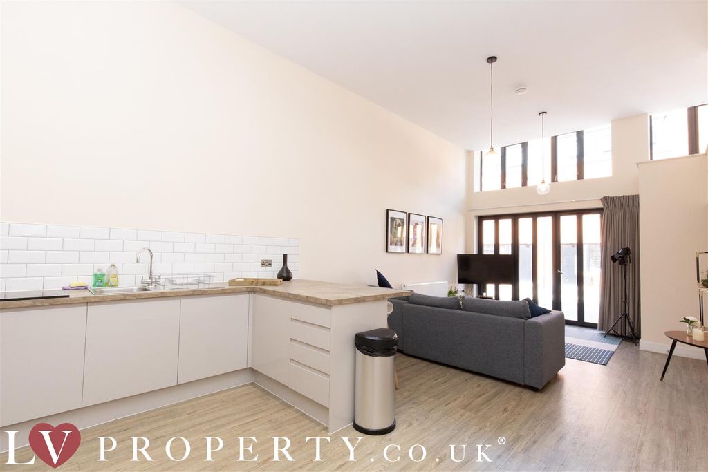 Property photo 2 of 13 N9.Jpg