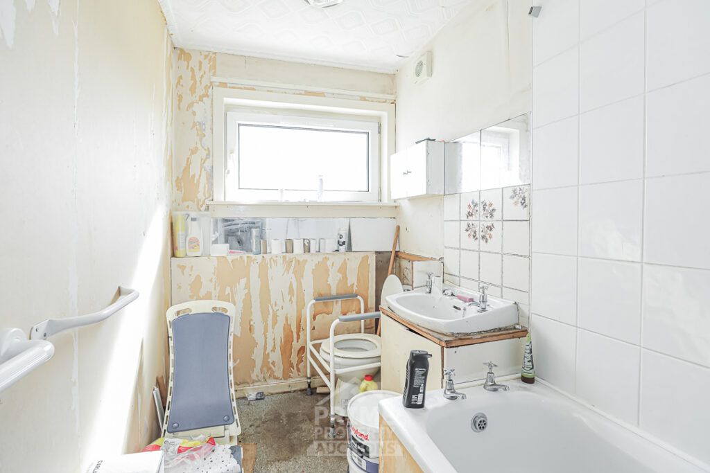 Additional image 11 of 2 bed flat for sale5 Maybole Road, Port Glasgow PA14
