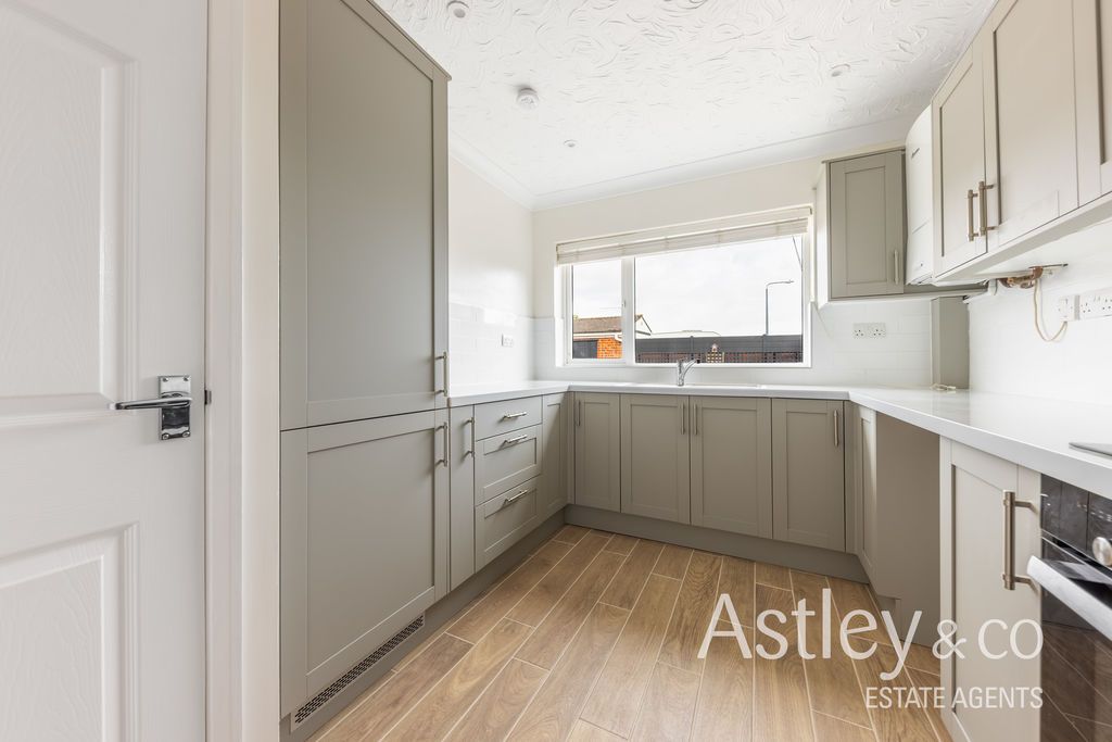 Property photo 3 of 15 Kitchen