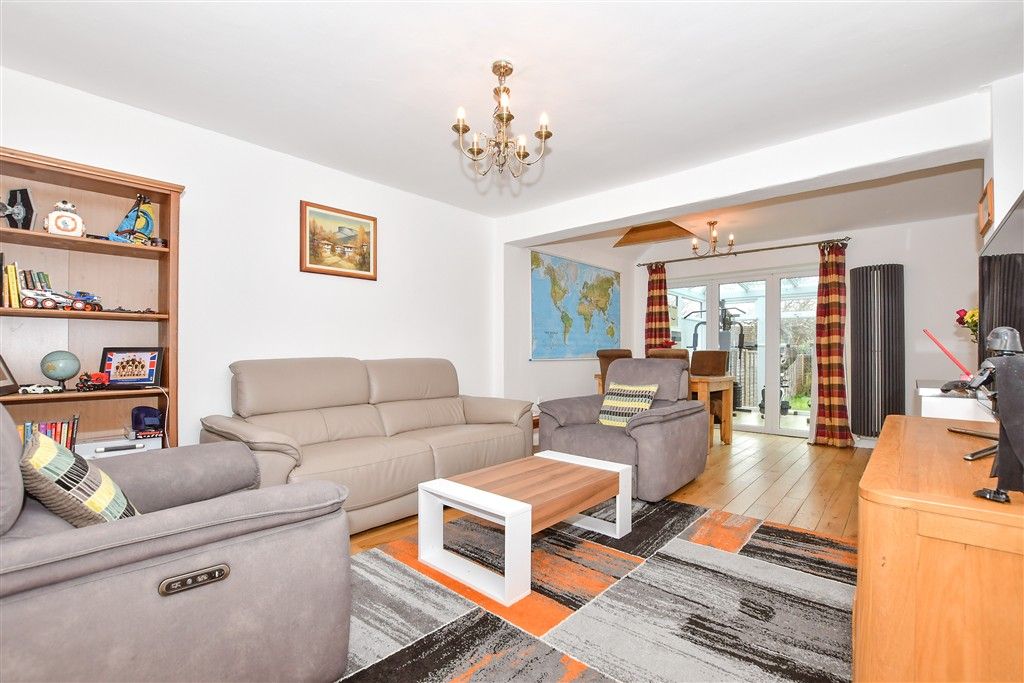 Property photo 3 of 14 Lounge