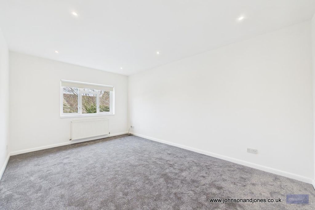 Property photo 1 of 9 Living Room.Jpg