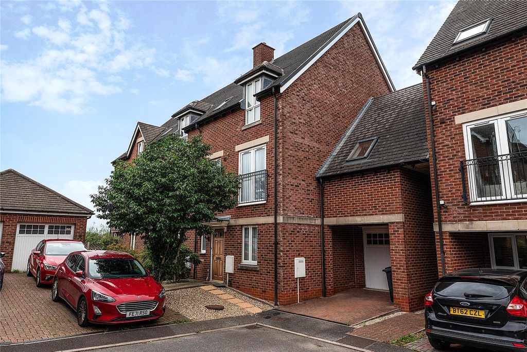 Property photo 1 of 37 Picture No. 29