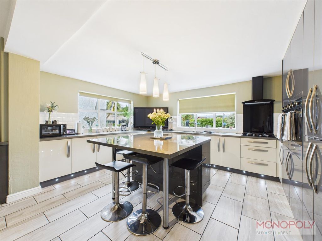 Property photo 2 of 39 Cam04439G0-Pr0128-Still009.Jpg