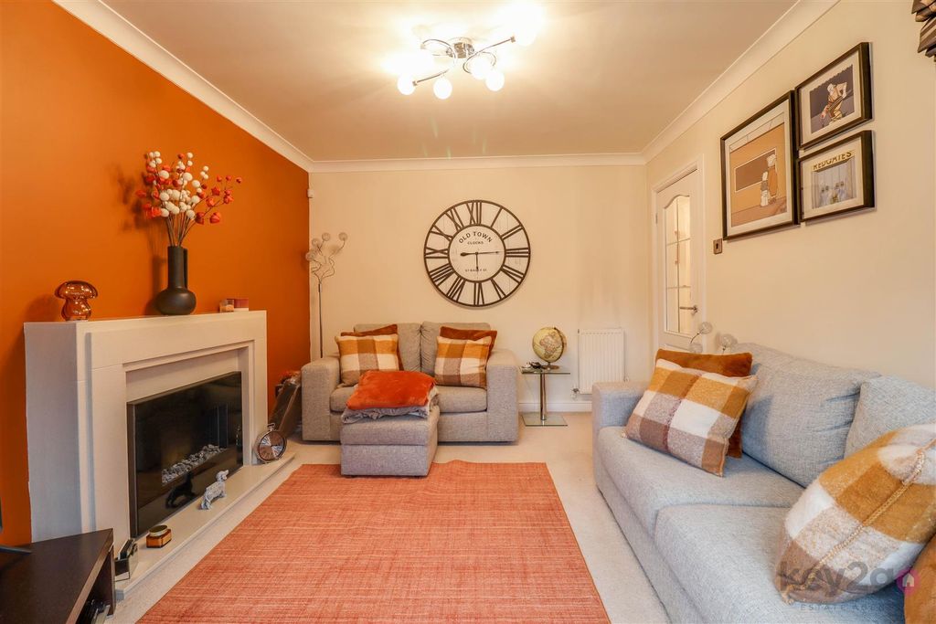 Property photo 3 of 30 Img_0827-Img_0829.Jpg