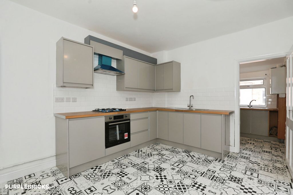 Property photo 1 of 31