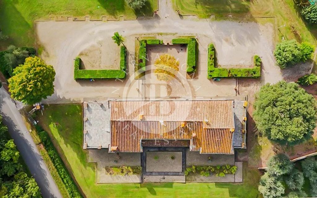 Property photo 2 of 38