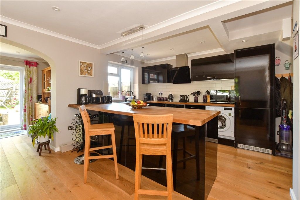 Property photo 3 of 16 Kitchen