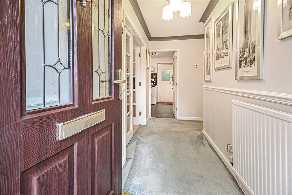 Property photo 2 of 53 11 Moreton Drive Entrance Hall (2).Jpg