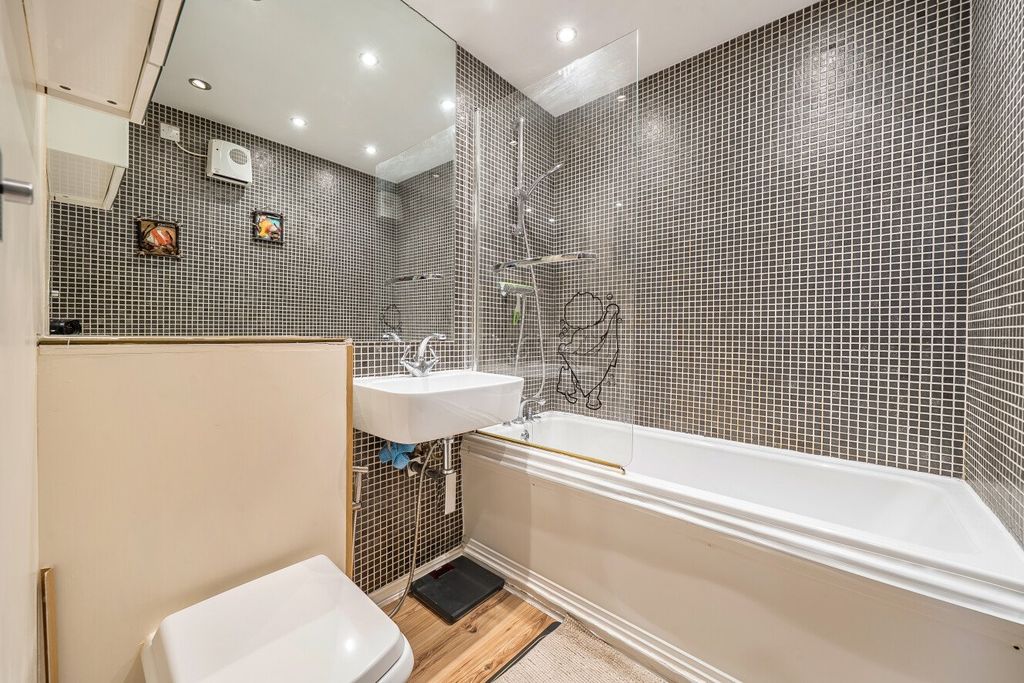 Property photo 2 of 8 Picture No. 14