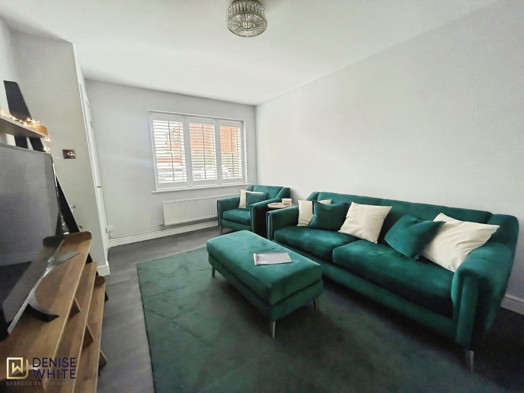 Property photo 2 of 23 Lounge