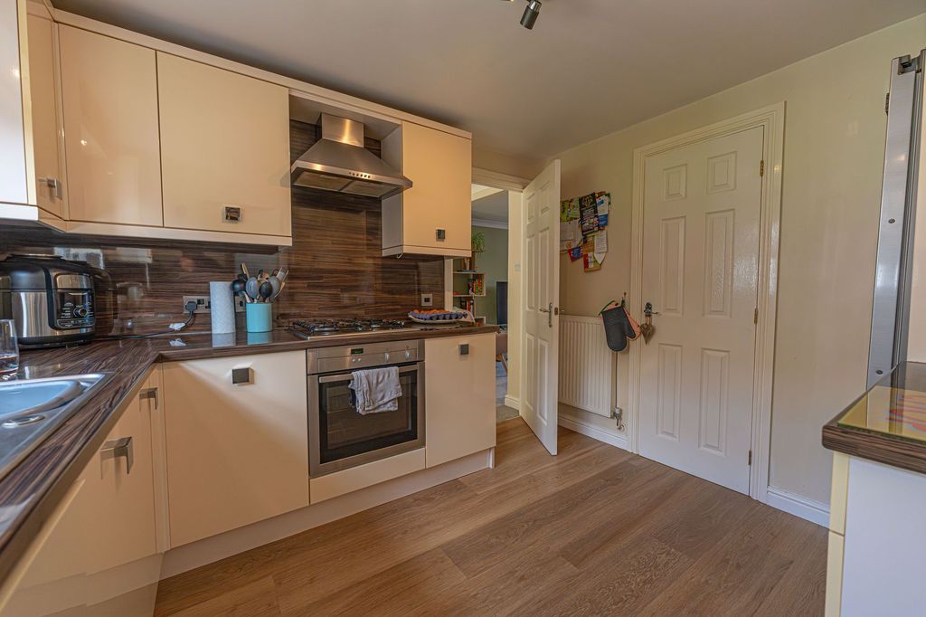 Property photo 2 of 35
