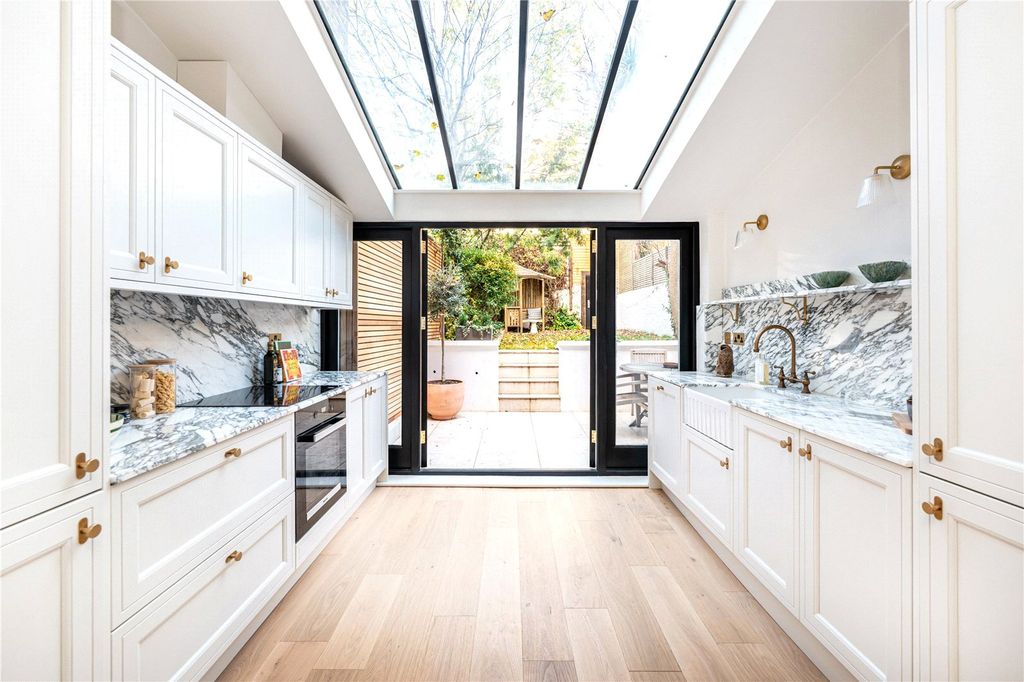 Property photo 1 of 11 Kitchen