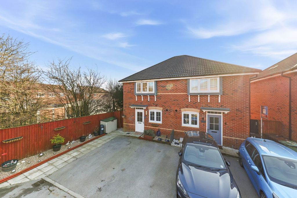 Property photo 2 of 31