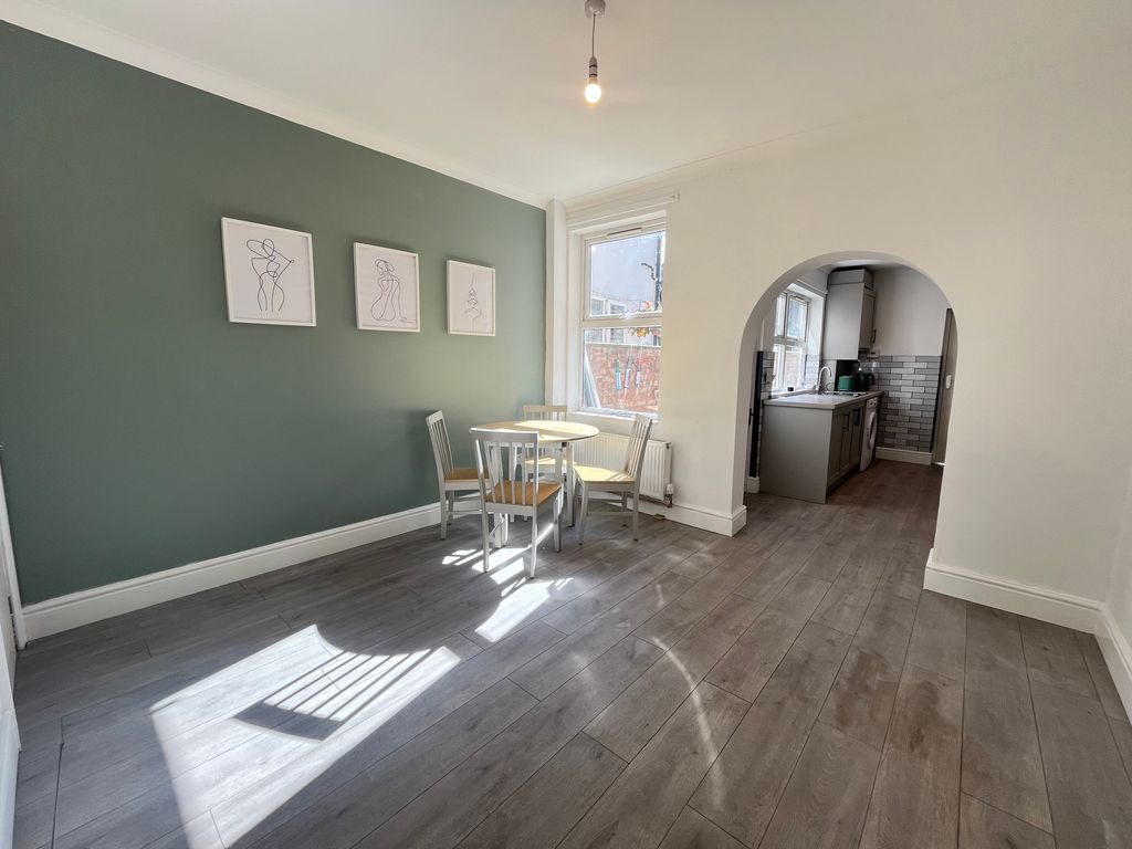 Property photo 3 of 9 Dining Room