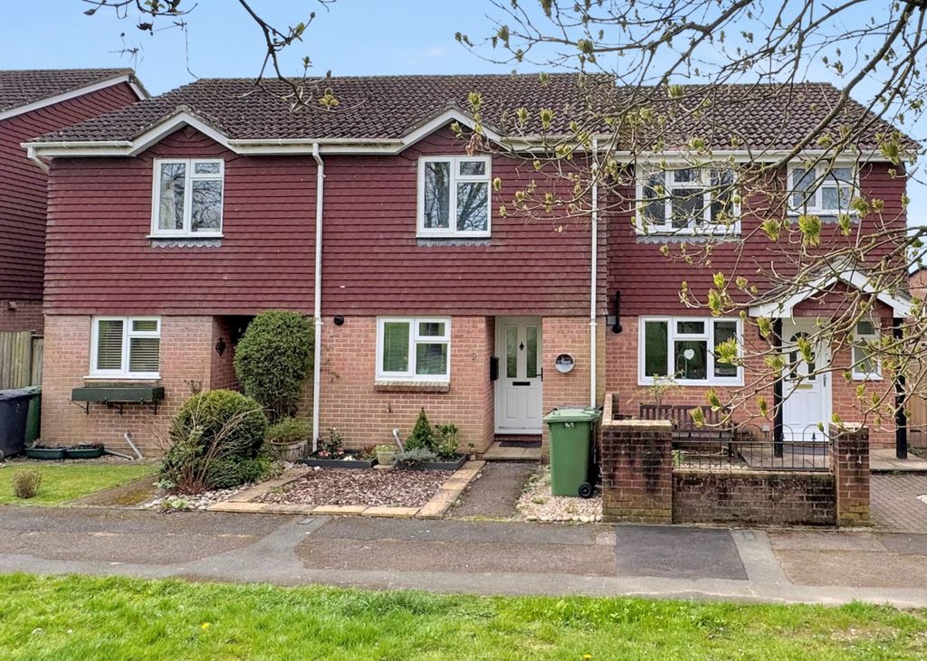 Property photo 1 of 10 9 Campion Close