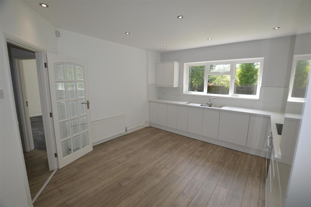 Property photo 2 of 17 Kitchen