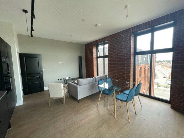 Property photo 3 of 11 Lounge