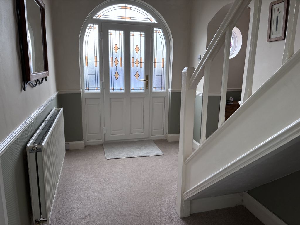 Property photo 2 of 25 Entrance Hall