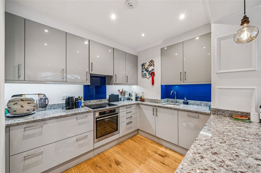 Property photo 2 of 5 Picture No. 15