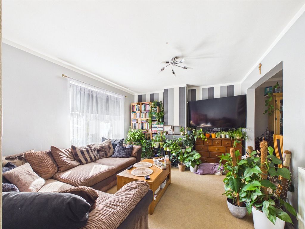 Property photo 2 of 15 Picture No. 12