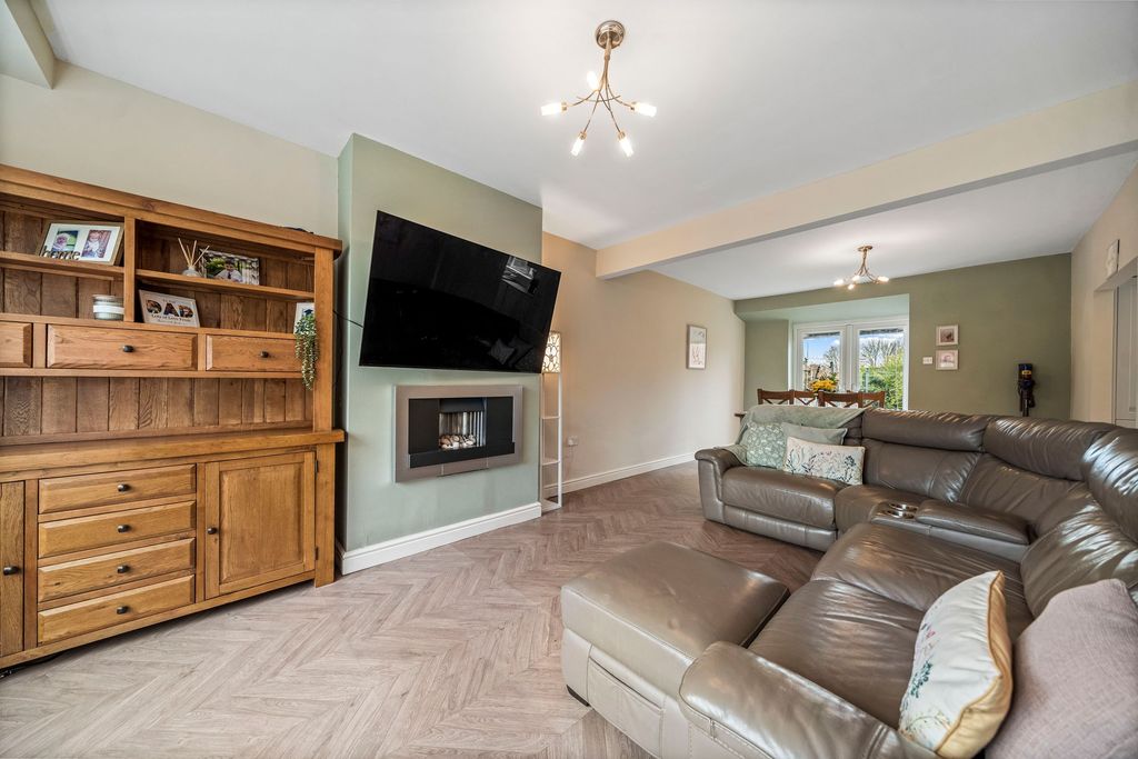 Property photo 2 of 21