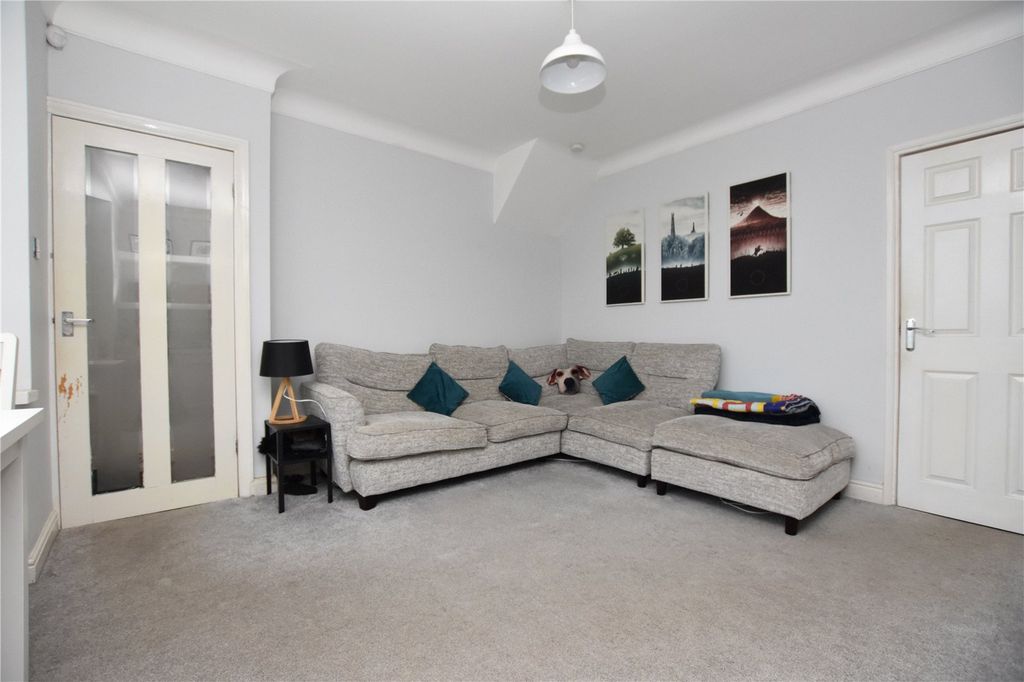 Property photo 2 of 18 Picture No. 10