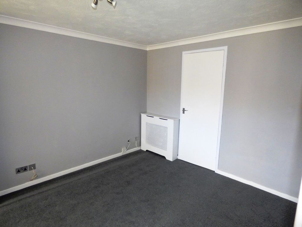 Property photo 3 of 10 Lounge