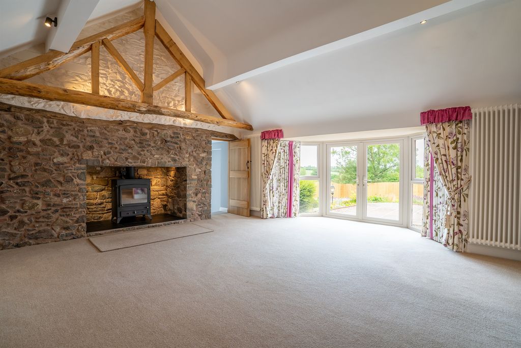 Property photo 2 of 33