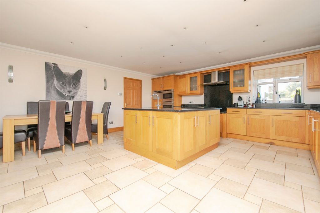 Property photo 3 of 24