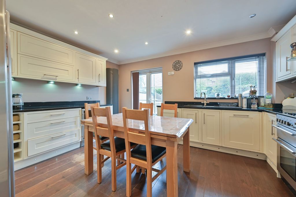 Property photo 2 of 24