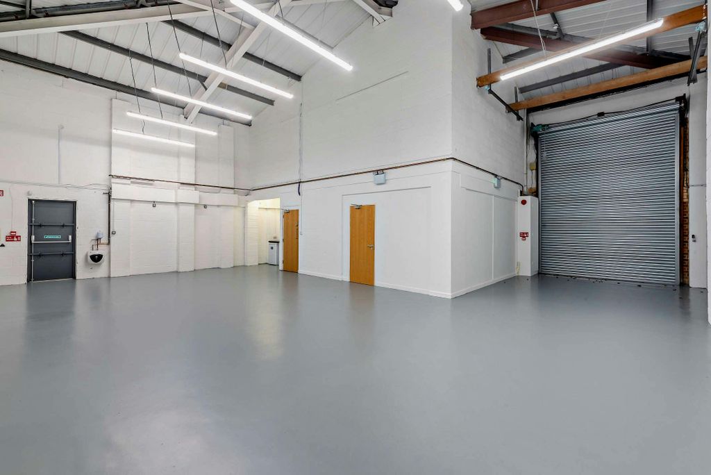 Property photo 3 of 5 8630403Interior04800.Jpg