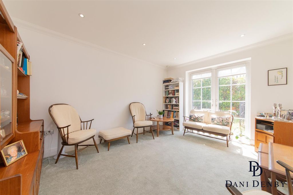 Property photo 3 of 10
