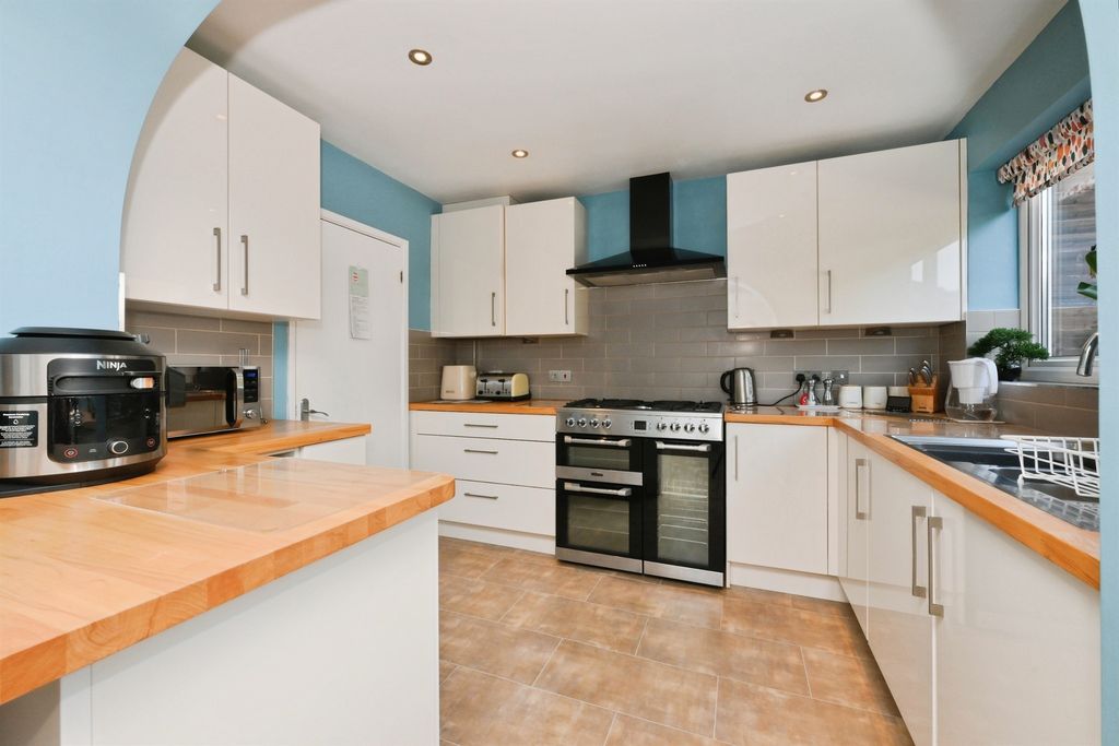 Property photo 2 of 26