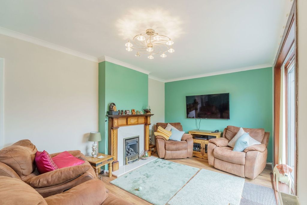 Property photo 2 of 18