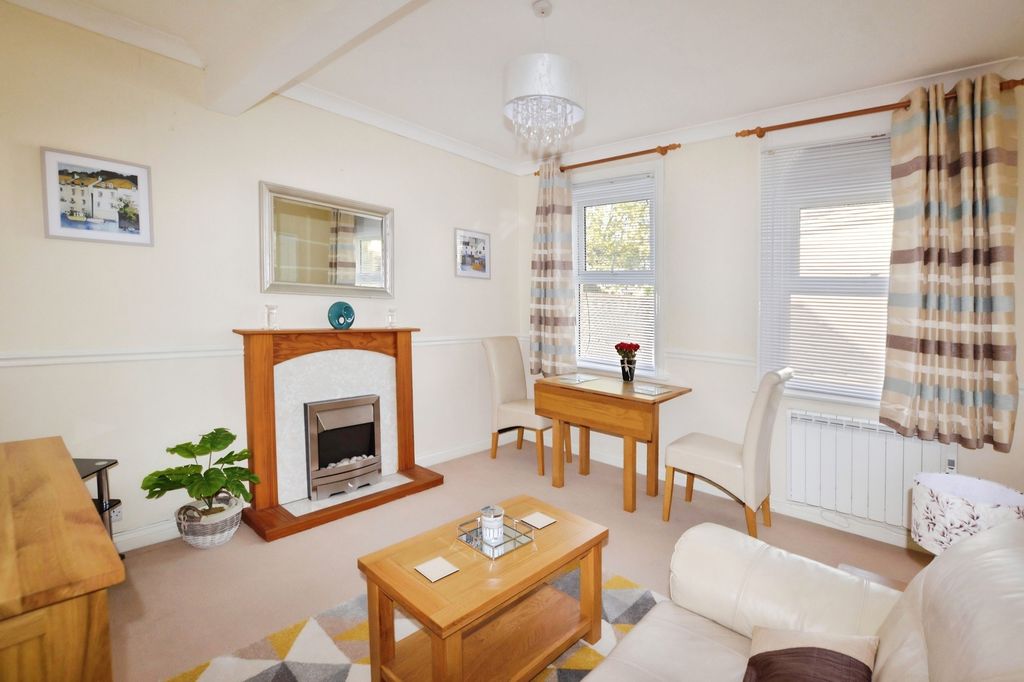 Property photo 2 of 10 Pbox-Img.Jpg