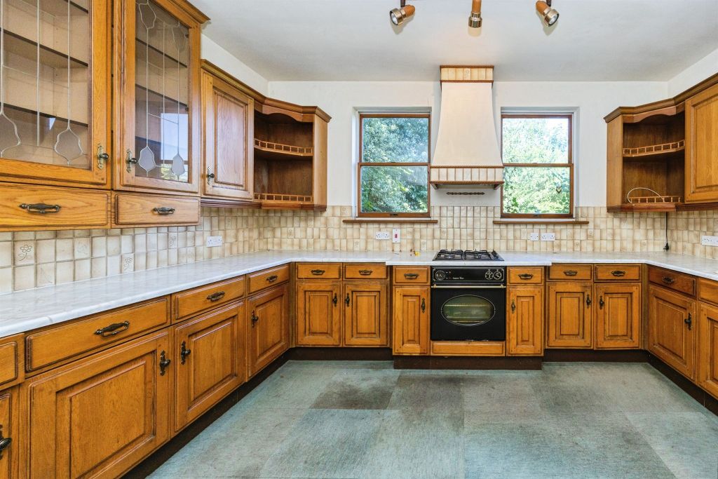 Property photo 3 of 25