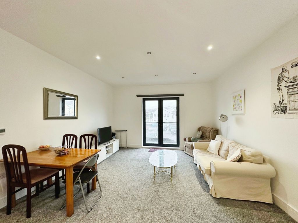 Property photo 2 of 8