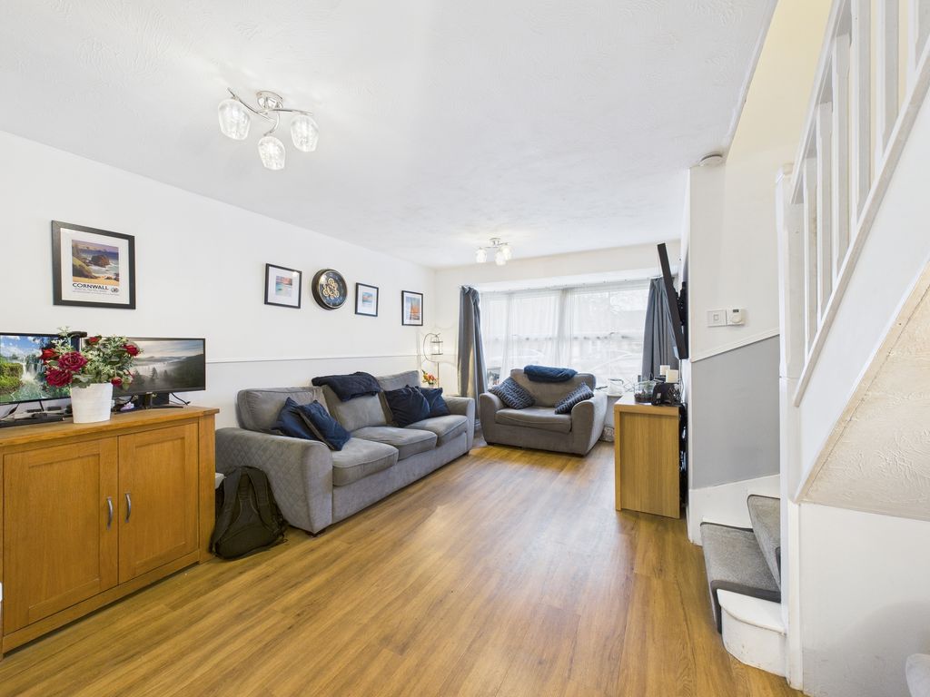 Property photo 3 of 15 Cam02435G0-Pr0114-Still011