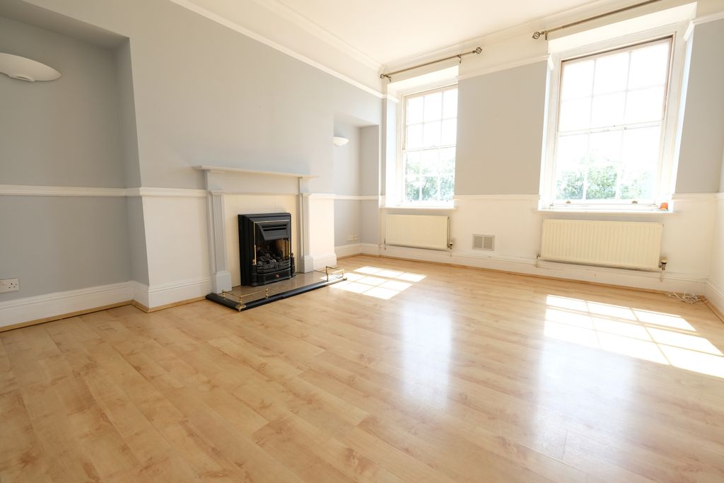 Property photo 2 of 18 Sitting/Dining Room