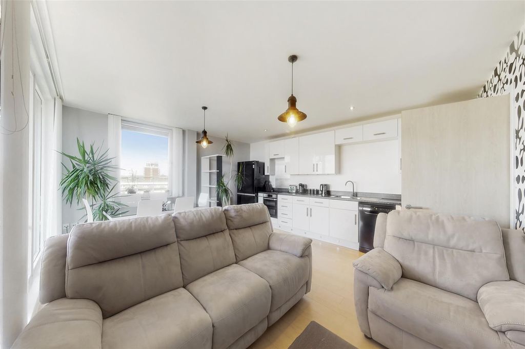Property photo 2 of 16 Flat 35, 8 Hillside - Aszzyhpkfuhvxvzcdyni.Jpg